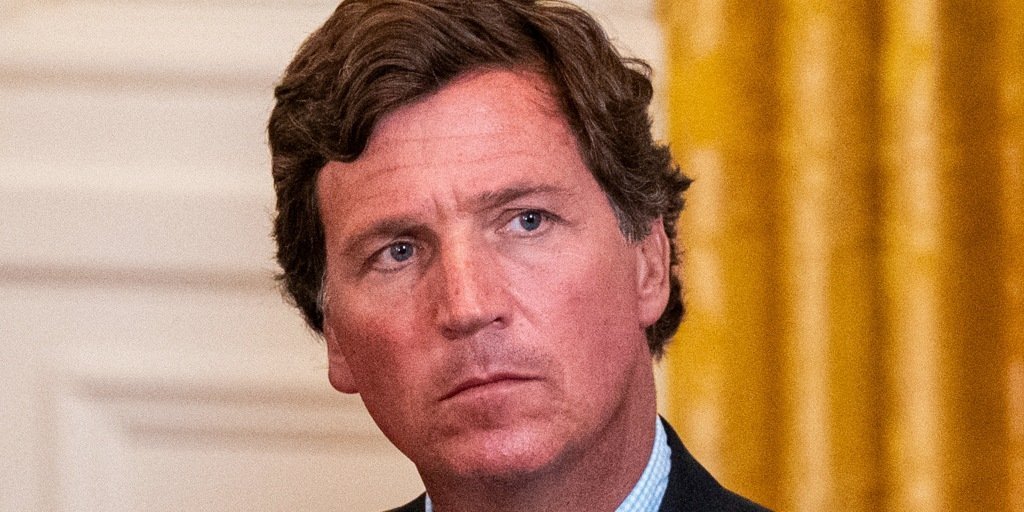 塔克·卡尔森对支持特朗普总统表示后悔，他在一段视频中说，他将“为此感到长期的痛苦