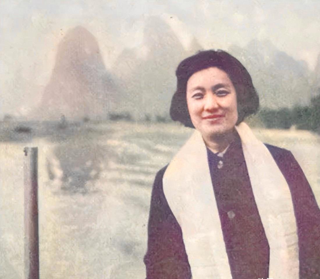 历史老照片分享章老师长得真的漂亮！是“美貌与才情共存”版的！