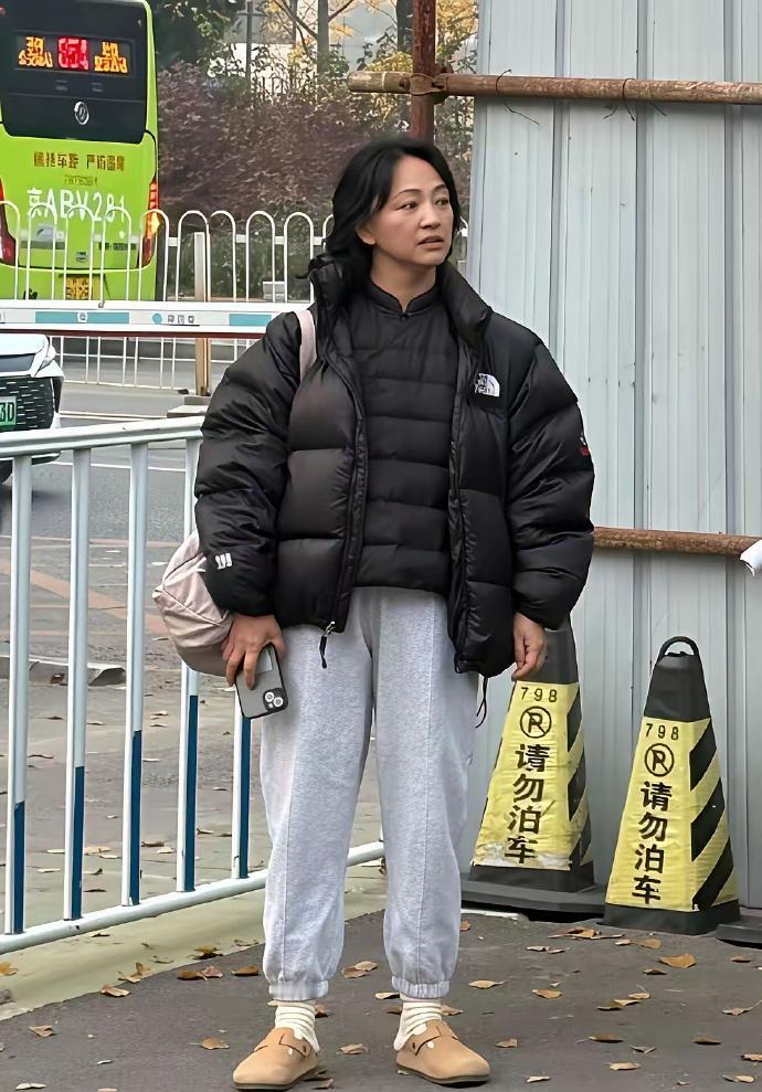 我好像遇到了明星，但突然记不清是谁，有认识的吗？