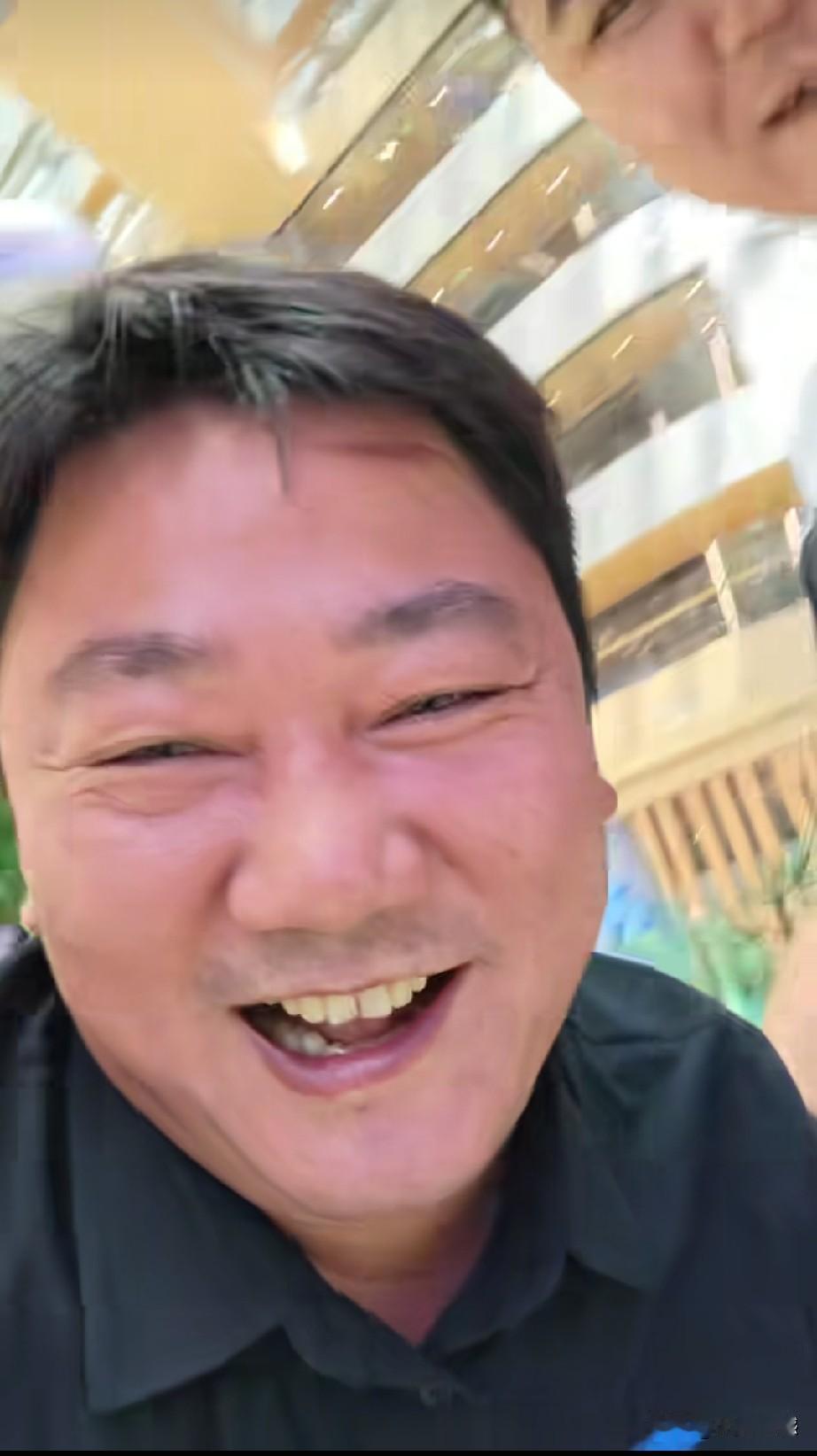 张雪来到了阿里，心花怒放，脸上笑开了花，能够感受到了，他像一个天真的孩子一样，非