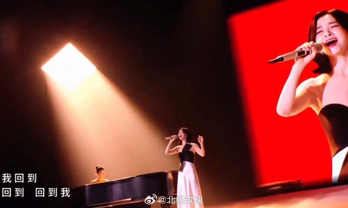 李晟高音太顶了李晟的vocal实力真的狠狠惊艳到人。全开麦高音穿透力超强，气息稳