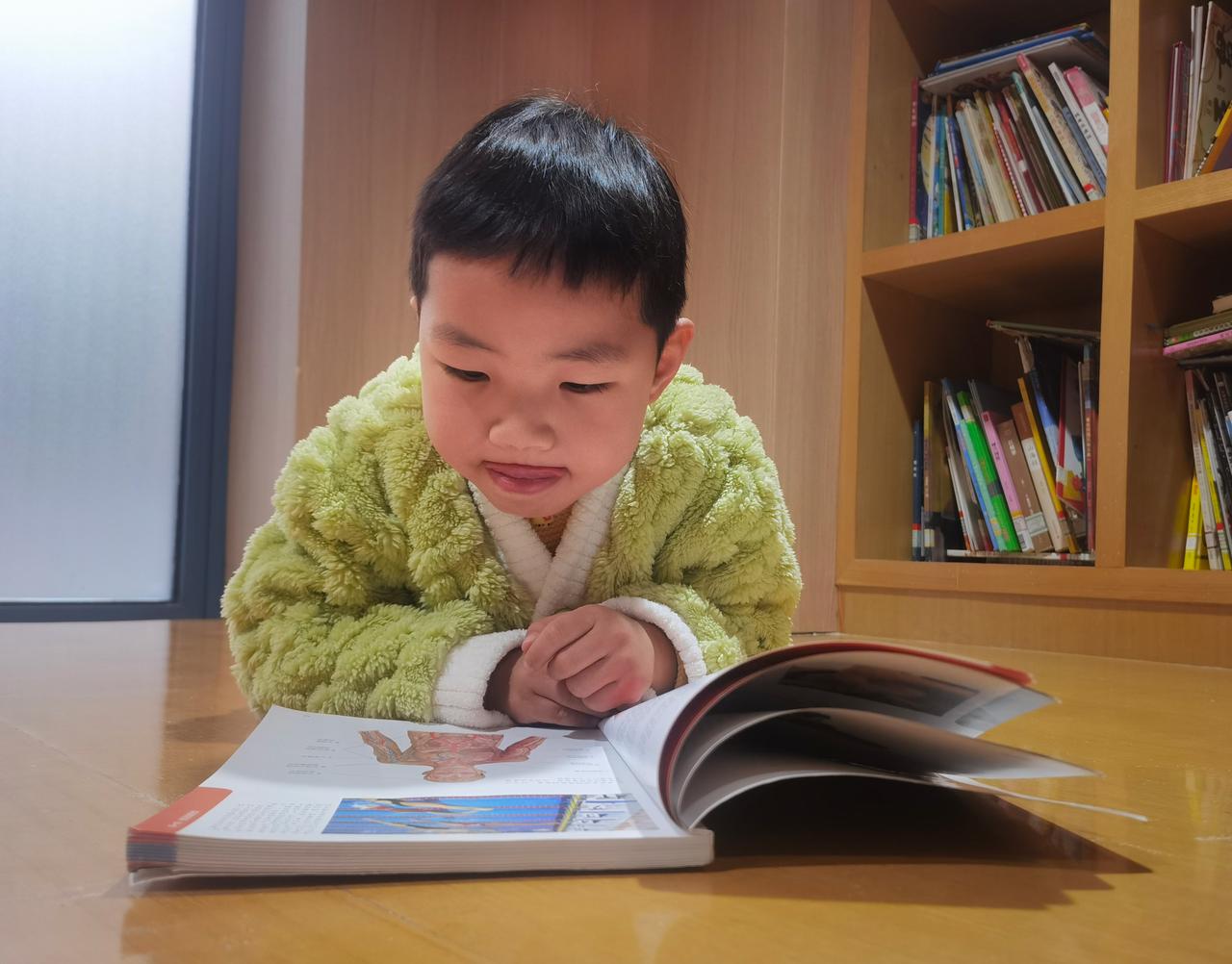 【热评】最美是少年
丁俊晖祝贺吴宜泽：我们的时代正到来

克鲁斯堡的聚光灯下，2