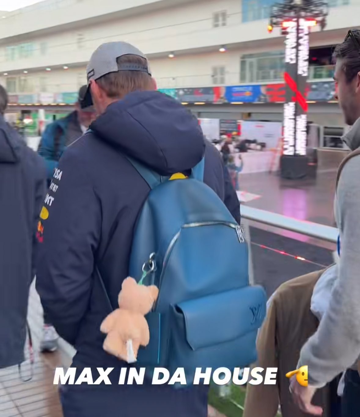 谁的书包上还能没个小熊