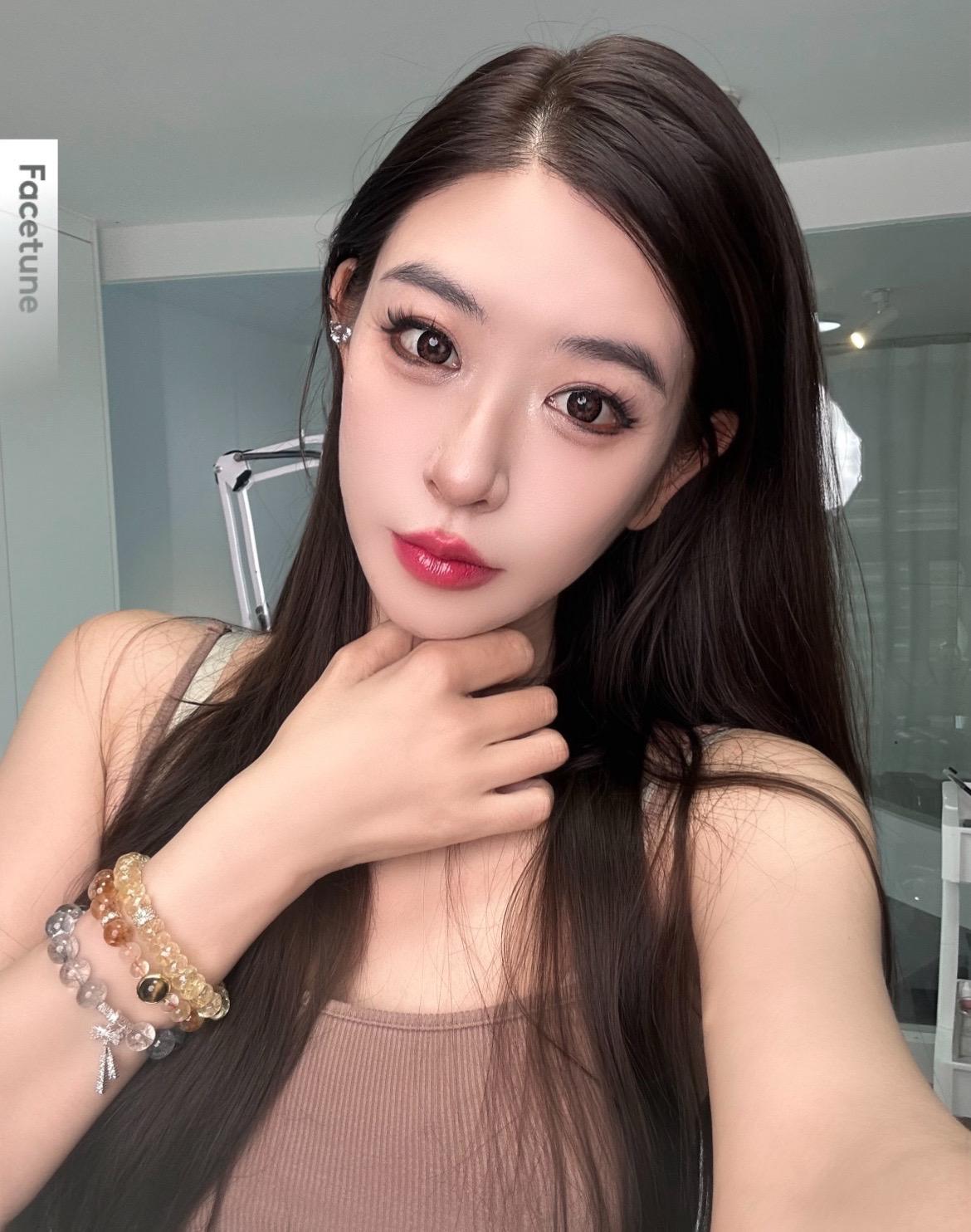 新纹的眉毛怎样。