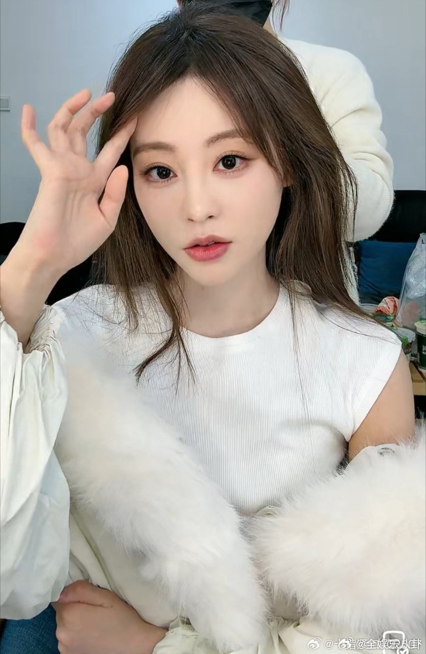 祝绪丹梦到哪句说哪句别人直播控场，祝绪丹主打一个自由发挥，萌晕 