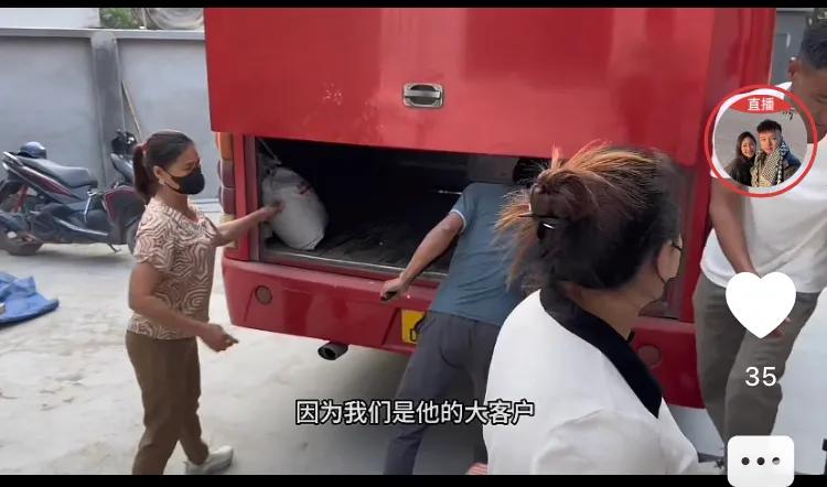 小松回国了，因为他经常出入老街和河口，和大巴司机也很熟，所以大巴车直接开到了老丈