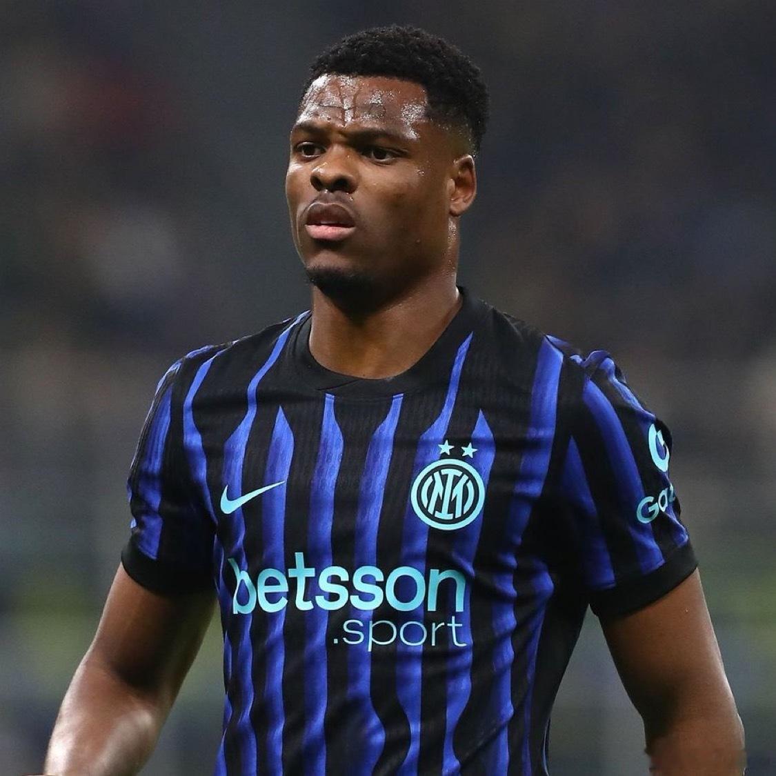 瓜罗：邓弗里斯周末将返回米兰城 他将在两周后恢复训练 并开始与队友一起合练 或许