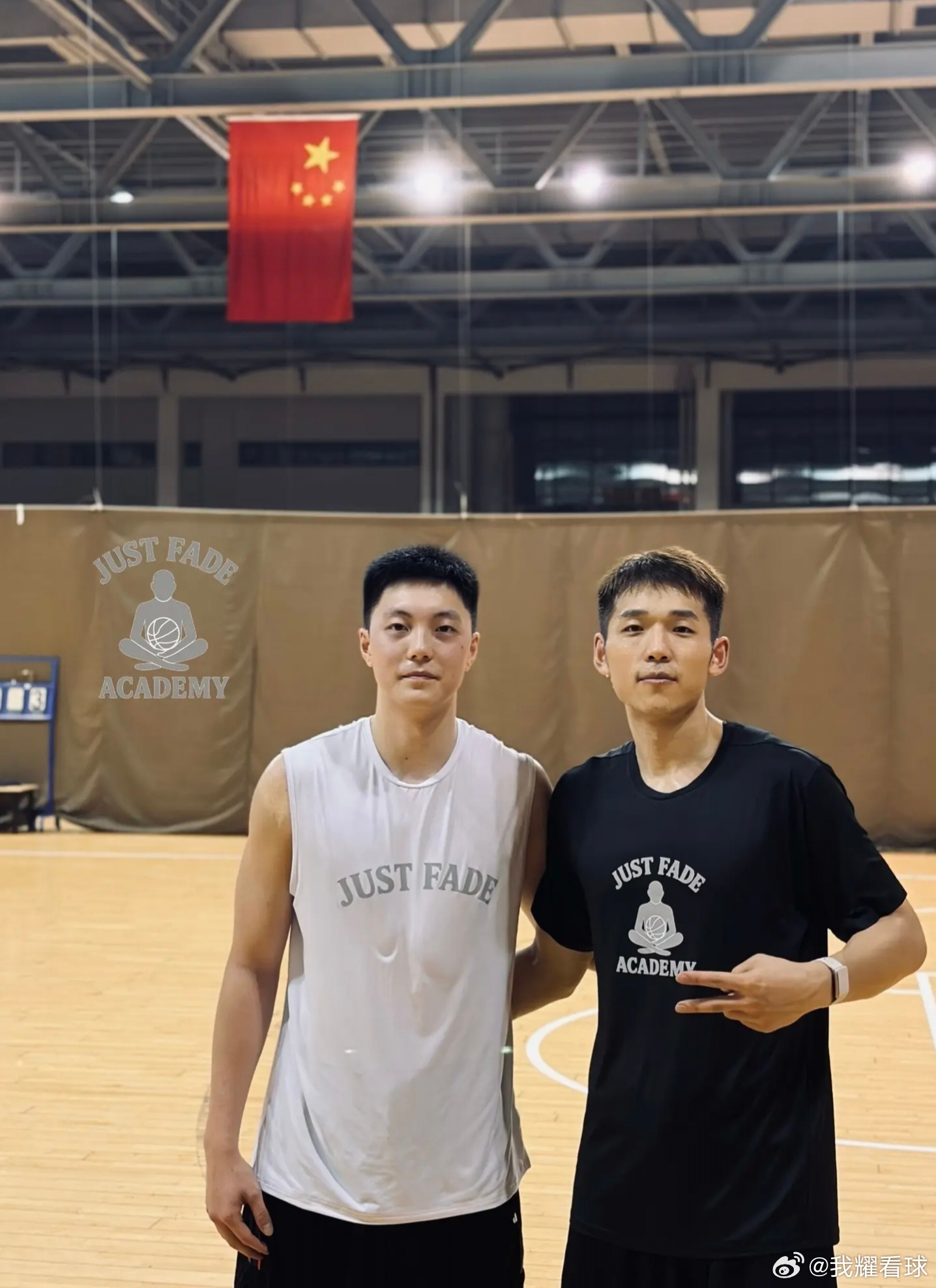 新鲜的胡明轩，来到了浙江杭州和陆文博一起开启特训，海外专属训练团队这次特意从美国