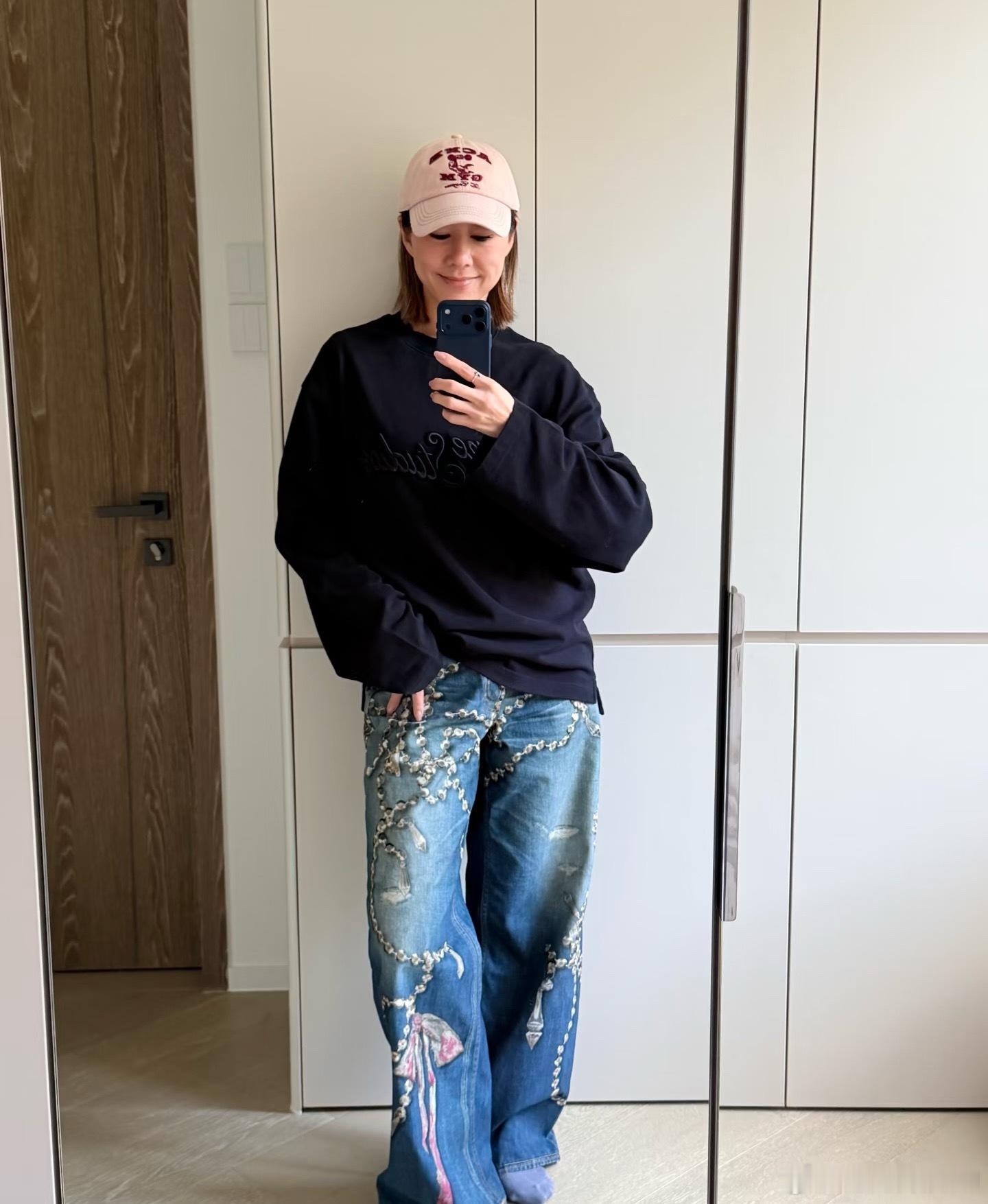 胡定欣发文宣布“新的一年决定离开舒适区”，并感谢TVB和邵氏经纪人同事过去几年的