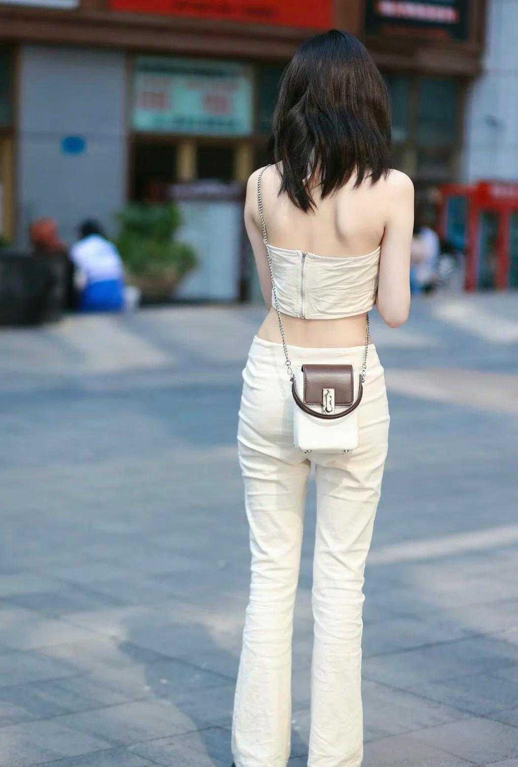 他好白呀