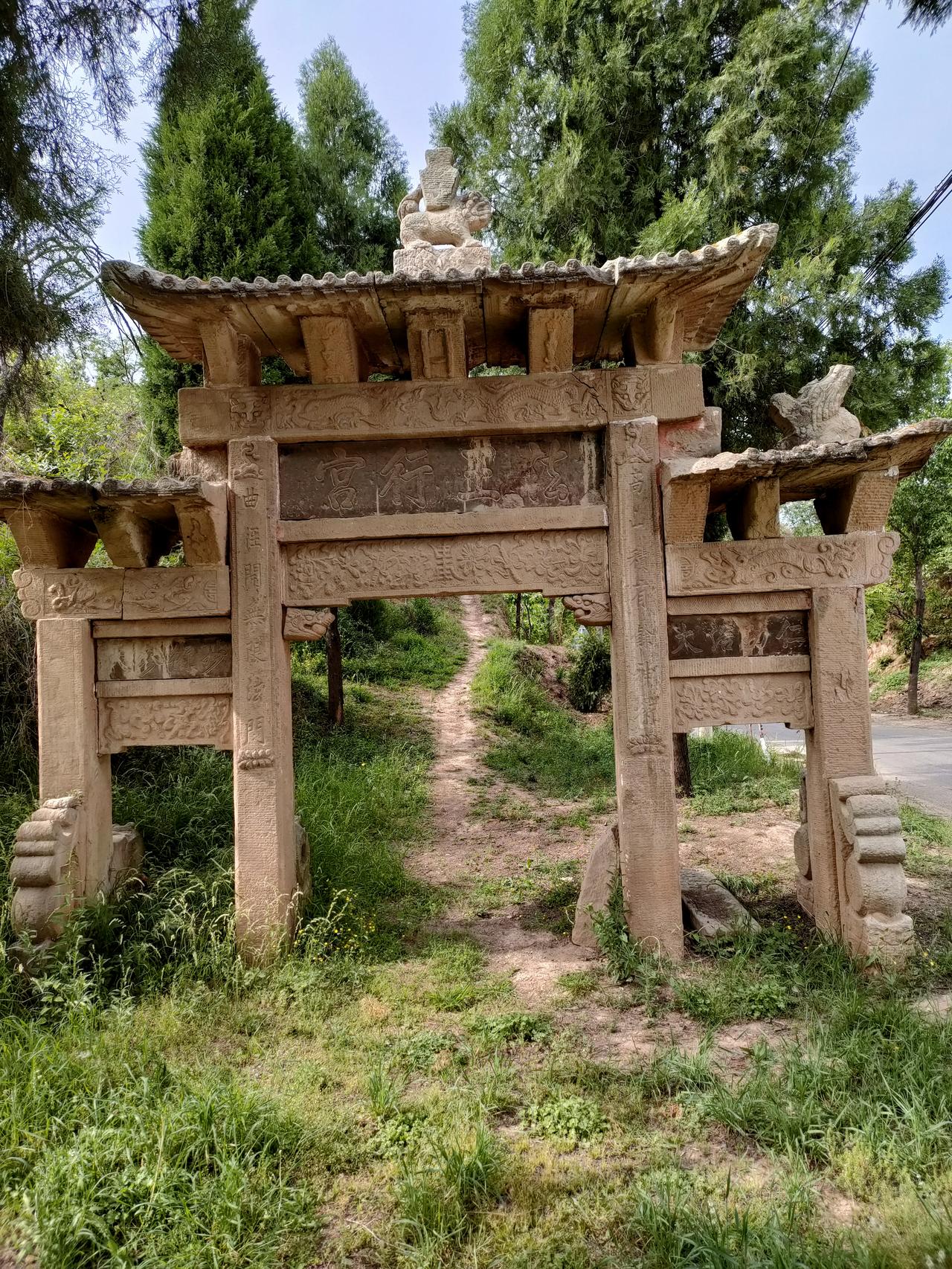 记得小时候将唢呐叫王八咪，把乐人叫龟子，感觉很奇怪，长大了才知道是龟兹，告诉我们