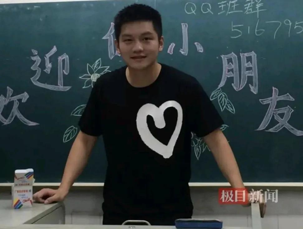 2016年，18岁的樊振东回母校看望老师，请老师和同学们吃饭，吃完饭后回到当年他