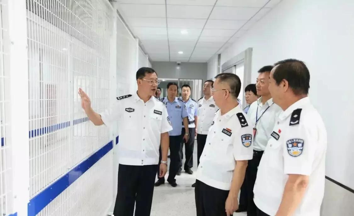 一级警监给二级警监讲解工作，这是怎么一回事呢？

很多人觉得一级警监，那是二级警