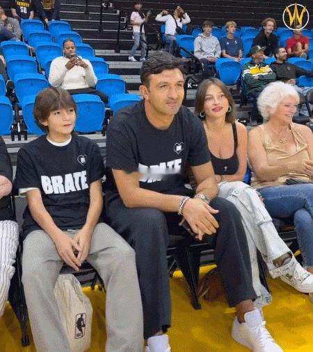 有亮点🤩勇士旧将帕楚里亚现身圣克鲁兹勇士主场 前排观看比赛 今天，勇士队发展联