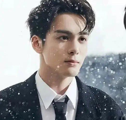 不懂就问，他有过图1这样吗，还是全靠粉丝p图 ​​​