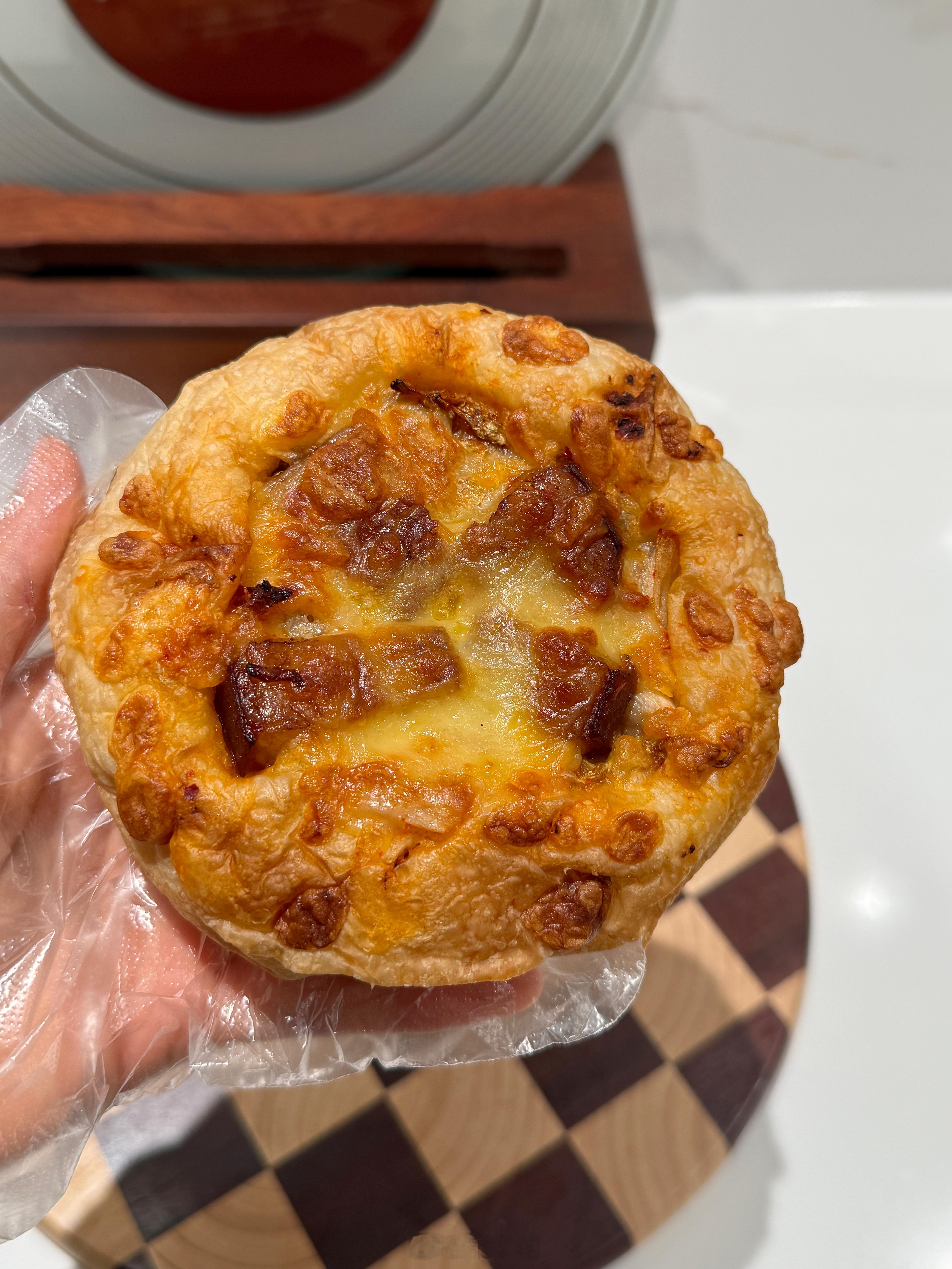 本周ktt面包！两个新口味的佛卡夏：泡菜把子肉佛卡夏/蒜香德肠鸡蛋酱佛卡夏佛卡夏