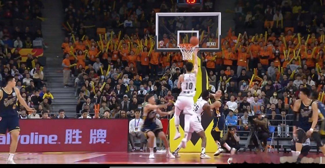 差一点成乔丹广东男篮vs同曦男篮郭昊文