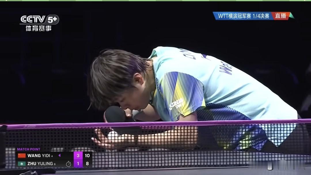 让一追四王艺迪4-1完胜朱雨玲，晋级WTT横滨冠军赛女单四强。
   在刚刚结束