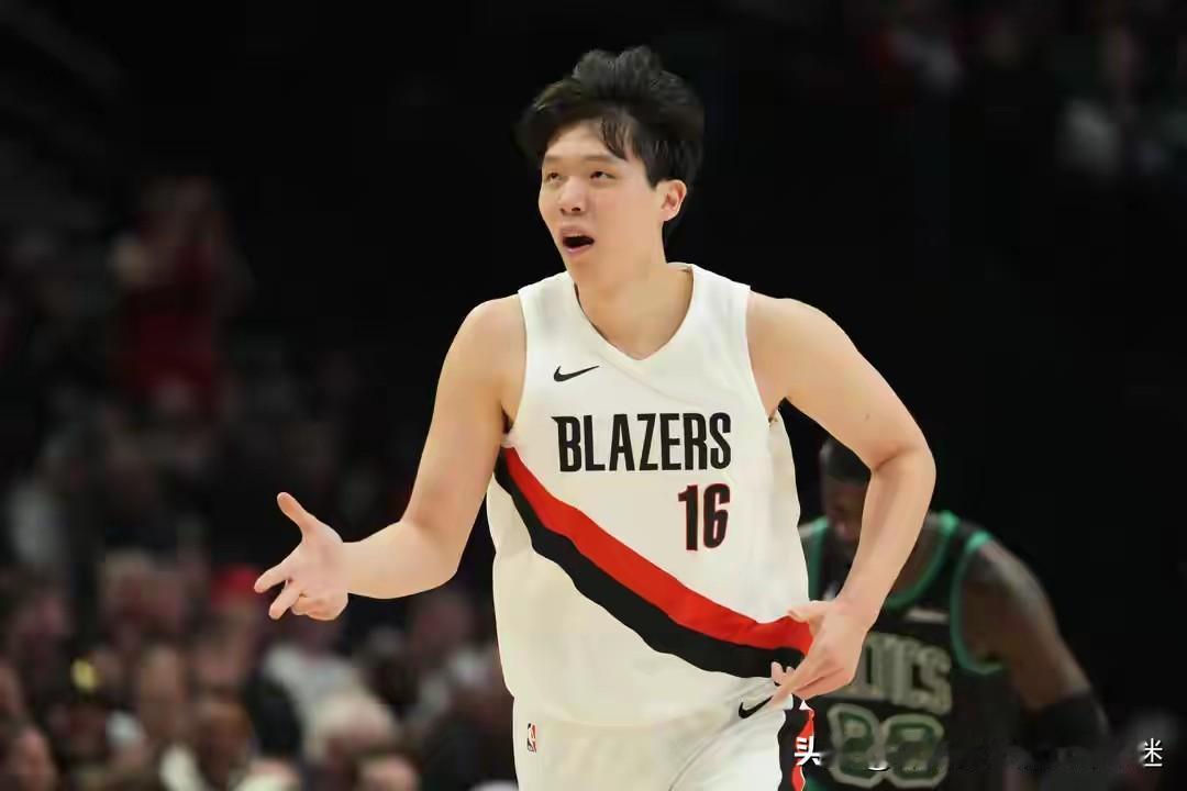 杨瀚森坦言在NBA的强度确实一般，看看CBA的强度。杨瀚森这几次无论是被亚当斯抓