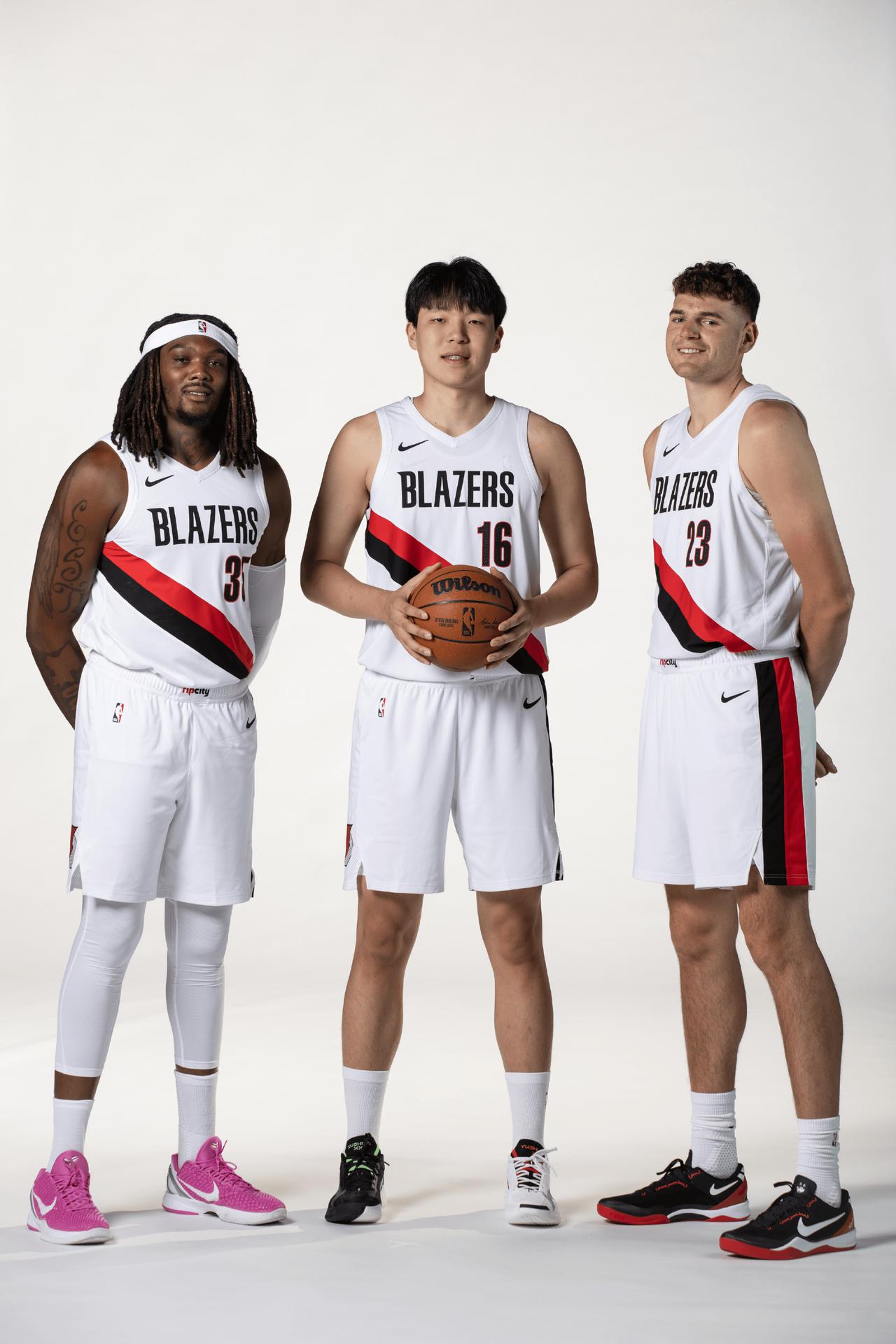 NBA各队三巨头
雷霆：鸭货8
火箭：杜申门
湖人：詹里奇
掘金：约莫鸽
快船：