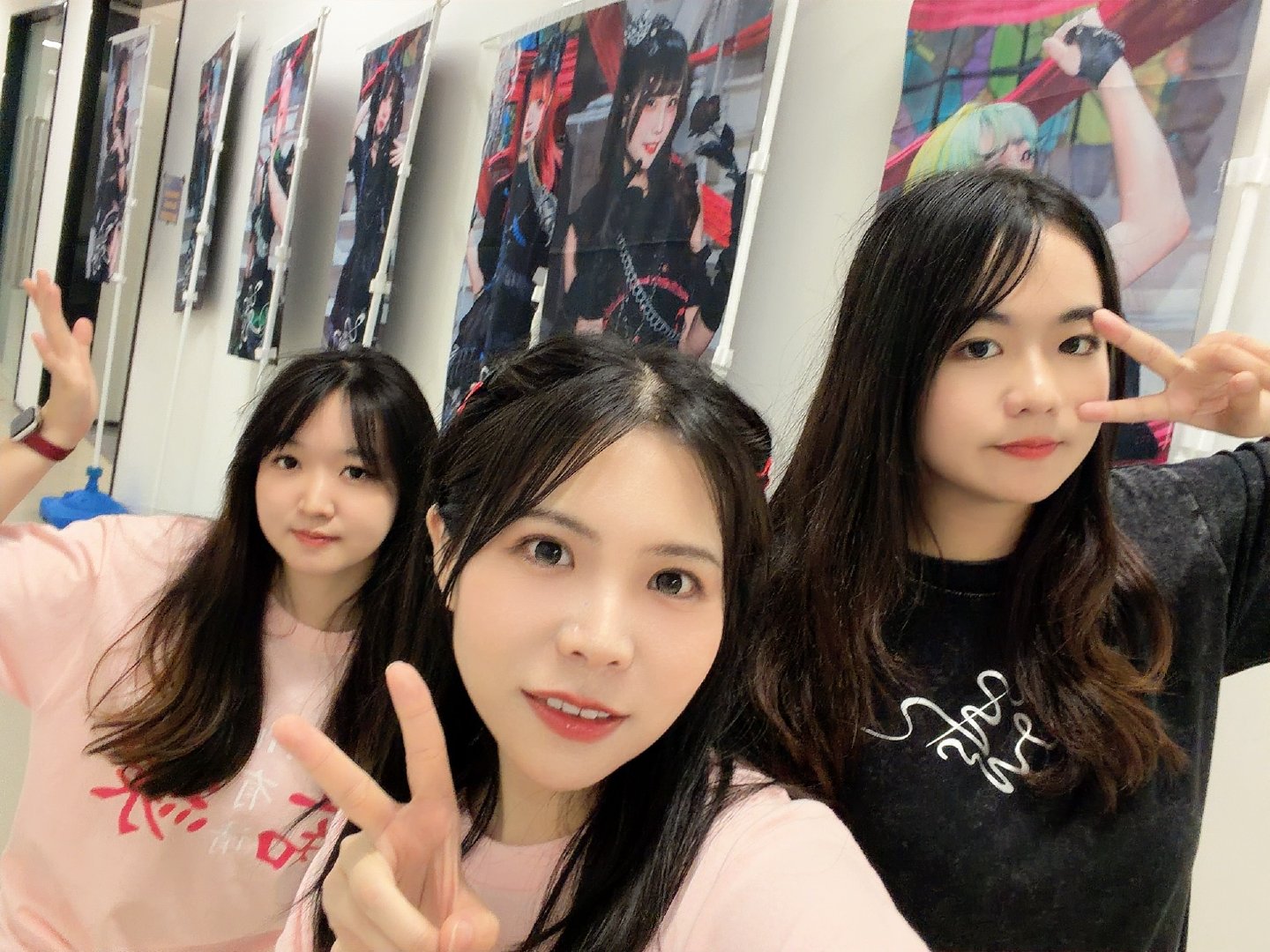 在潮湿闷热的广州留下的一点点照片🤏🏻第一个购买的是竟是发圈，两个人终于拥有了
