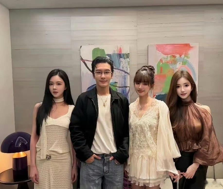 黄晓明的审美还真是统一啊，一直喜欢一个类型的女生 