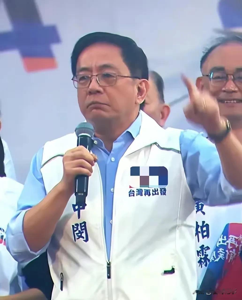 前台大校长管中闵第一次走上街头为侯友宜站台！
   近日神秘嘉宾台湾大学前校长管