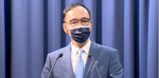台湾要员曾声称想要两岸统一、台湾回归，必须先满足三条硬性要求，一是在岛内推行他们