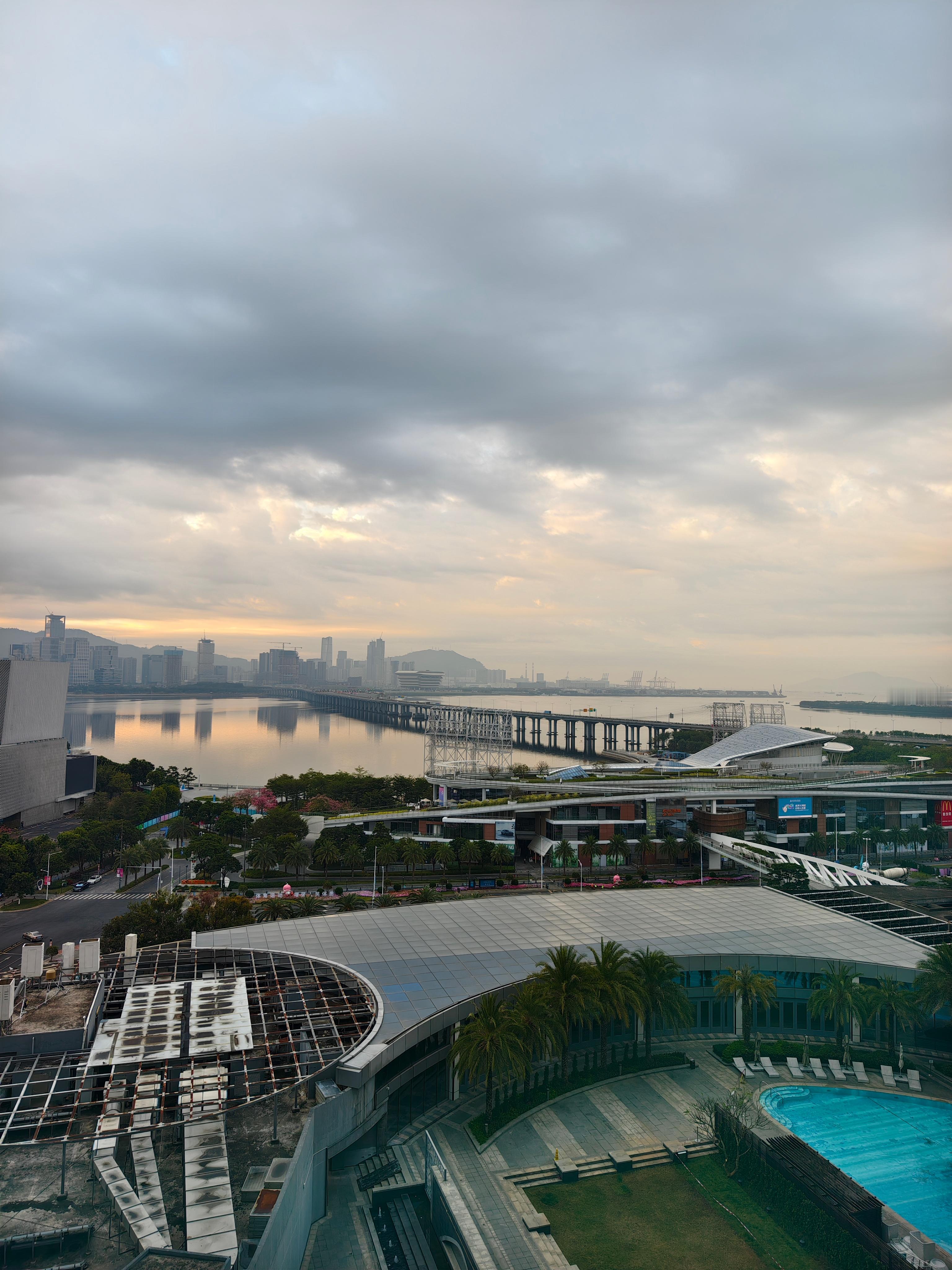 早上好，赶飞机回家带娃了。