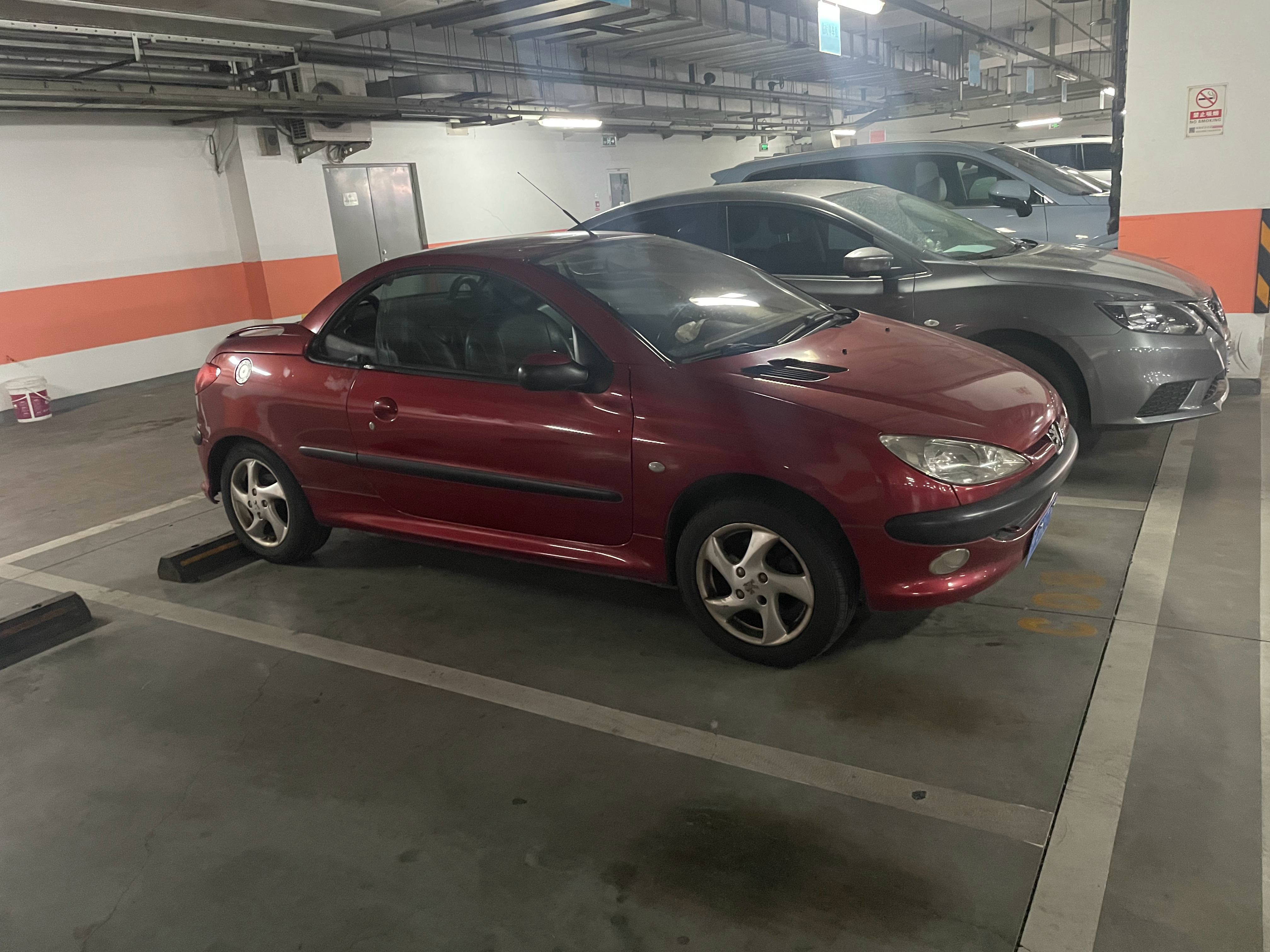 #六一儿童节# 地库发现了一台青春回忆、标致206 CC硬顶敞篷跑车！1.6自然