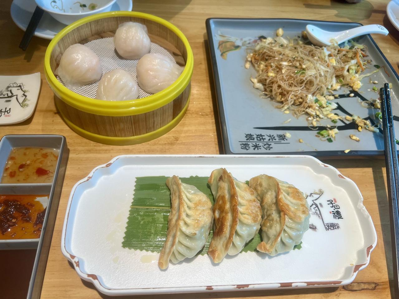 前两天，抽空约了妈妈和姐姐，一起附近的茶楼喝早茶。之前过生日收到的满100减50