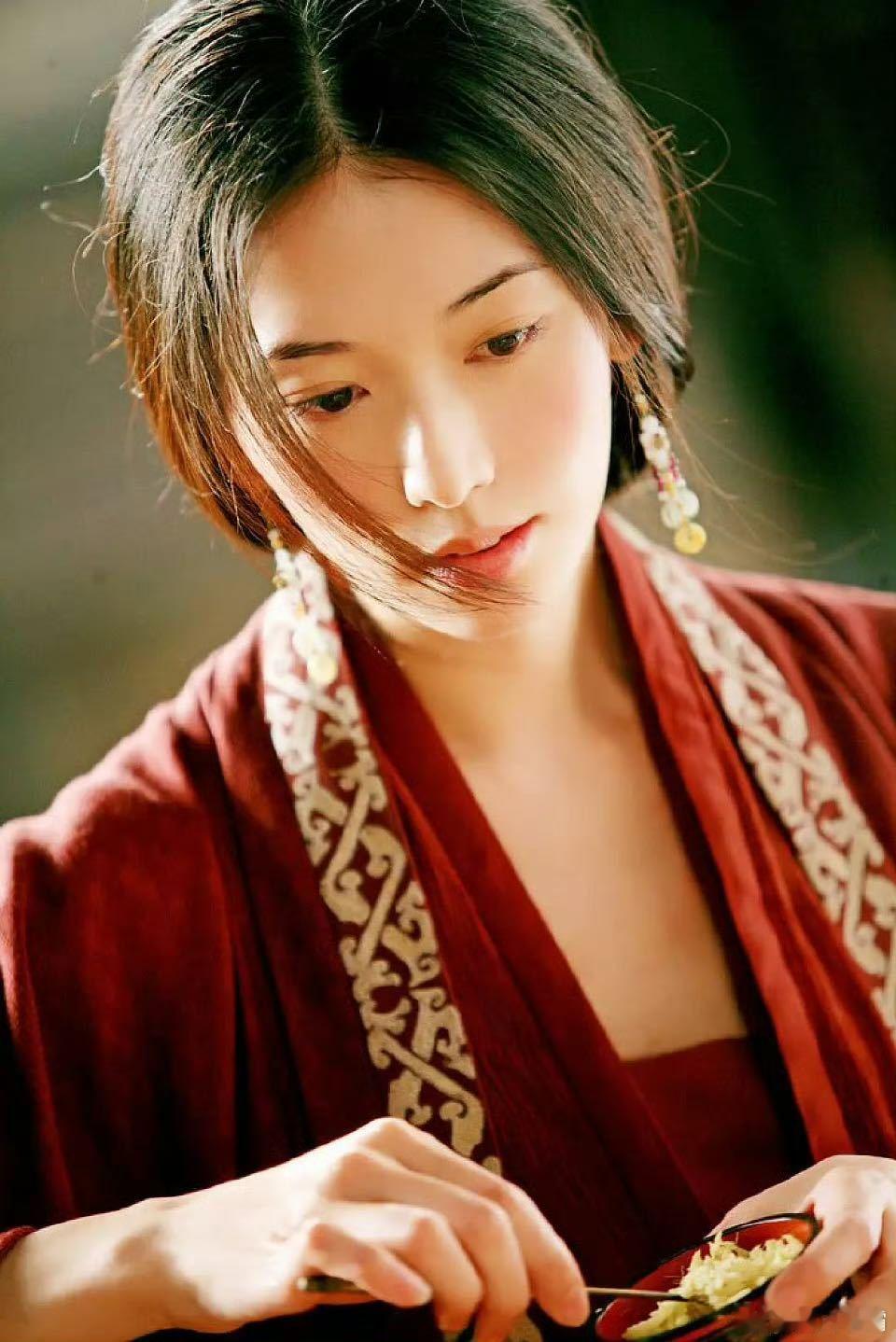 林志玲玉兰花开君再来路透林志玲时隔8年再拍戏志玲姐姐搭杨阳导演，神仙组合！杨导拍