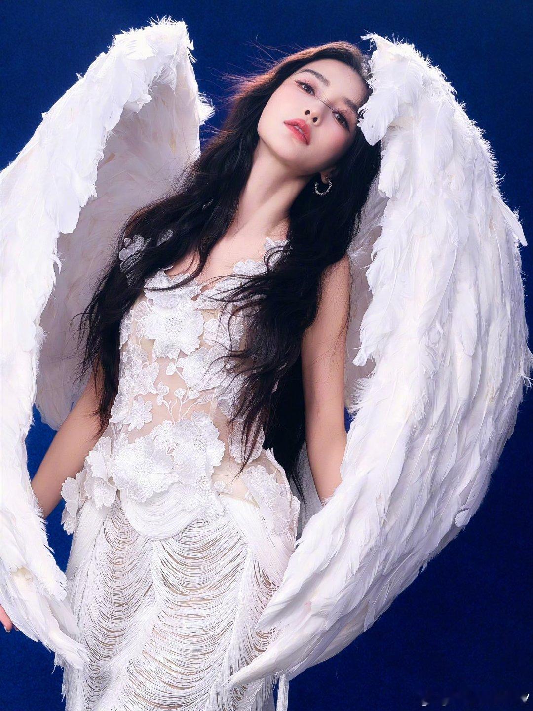 Angelababy翅膀今晚的Angelababy是限定版天使！这身造型真的绝了