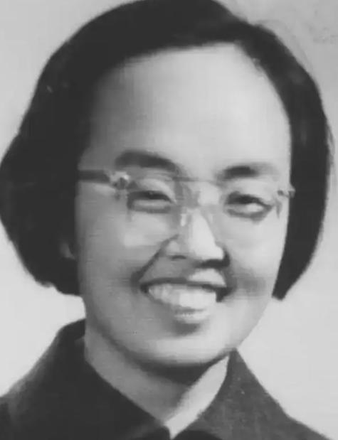 1960年，哈军工院长陈赓办公室冲进一个女孩，她大声问：“凭什么不录取我，我就要