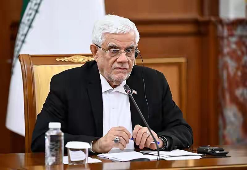 美以打击伊朗，占据优势。伊朗打击非交战国阿拉伯国家，卡塔尔、阿联酋、科威特、沙特