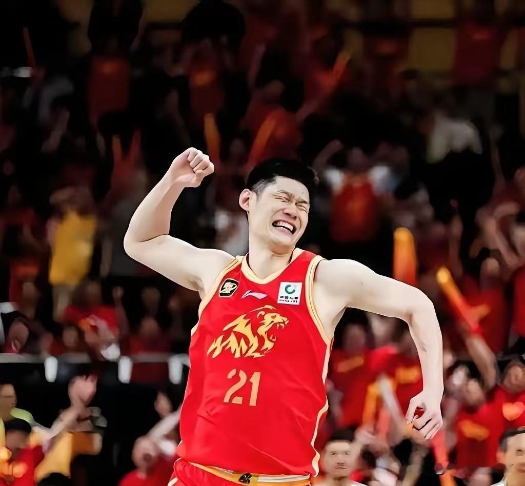 胡金秋新东家反转！
今天早上，CBA媒体人赵探长向球迷们透露：山西男篮有意签下胡