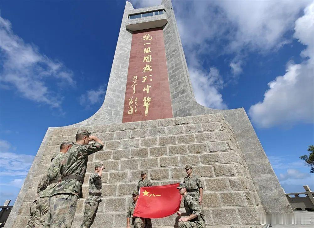 前线熄灯号[超话]军营晚点名人民前线 “八一”是属于军人的节日但对于军人来说这一