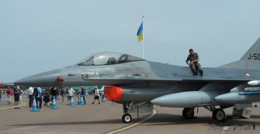 荷兰政府已决定再向乌克兰提供2.5亿欧元，专门用于在美国采购F-16战机所需的弹