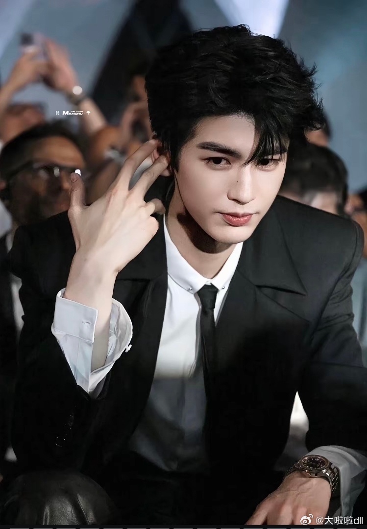 张凌赫三部爆火的3部剧，你最喜欢哪部？1. 《苍兰诀》凭借《苍兰诀》中温润深情、