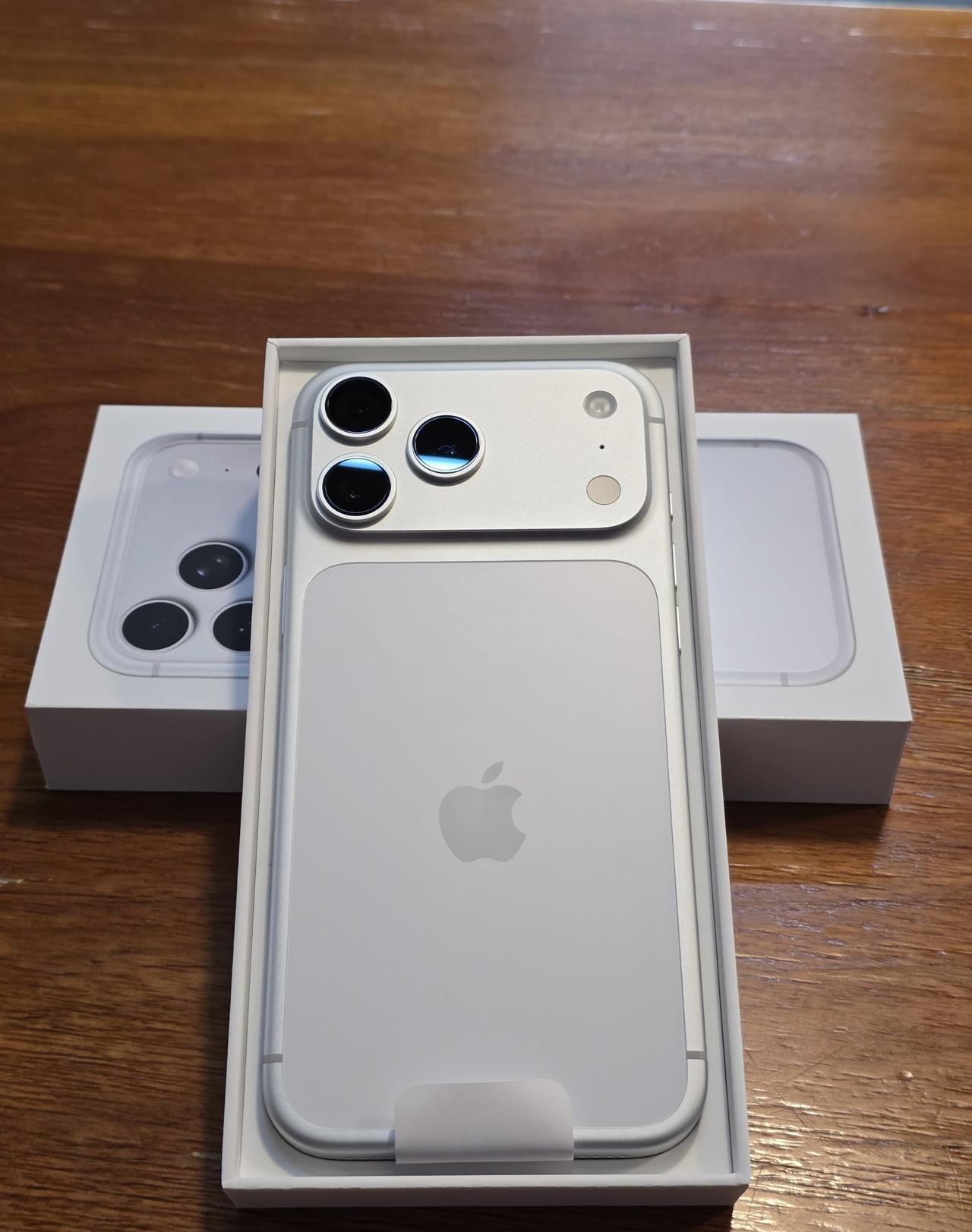 买了iPhone17PM后才发现，果粉的嘴真严

有一说一，果粉的自适应能力真让