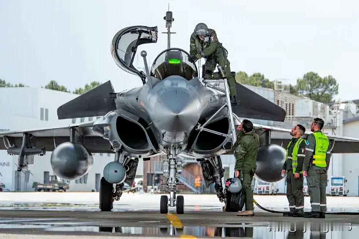 🇫🇷🇮🇩印尼空军将于2026年2月至3月接收首批“阵风”战斗机。

据A