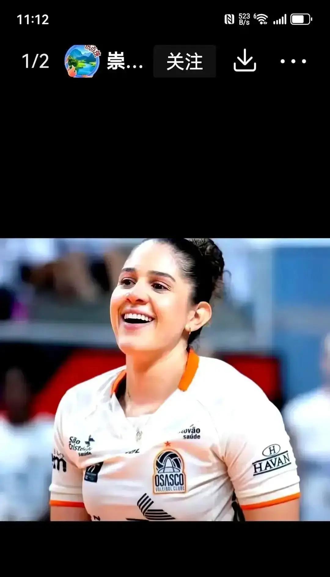 关键分20分后，天津靠她一句中文翻盘
 
娜塔莉亚站在后排，张嘴就喊背飞。对面刚