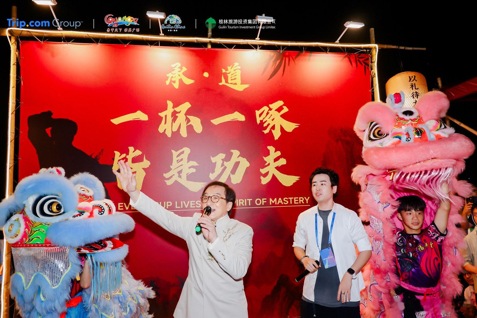 入境游重塑世界眼中的中国 近期多国文旅从业者齐聚国内，成龙现场邀约全球游客来华游