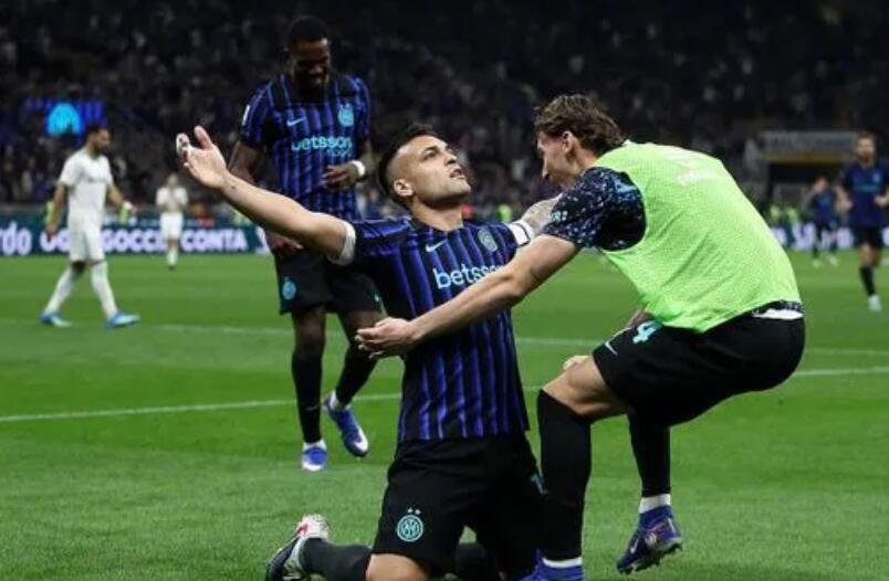 在《Viva el Futbol》节目中，安东尼奥-卡萨诺对国际米兰5-2战胜罗