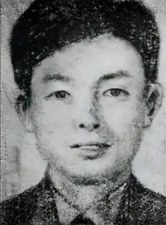 1930 年，地下党员傅有智被捕，敌人把他带到了海滩，连开 5 枪，枪枪命中，谁