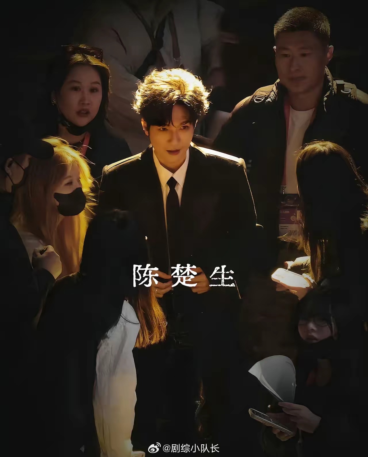 今晚陈楚生的《庙堂之外》舞台，彻底夯实了他歌王的实力口碑。他全程不靠降调迁就音域