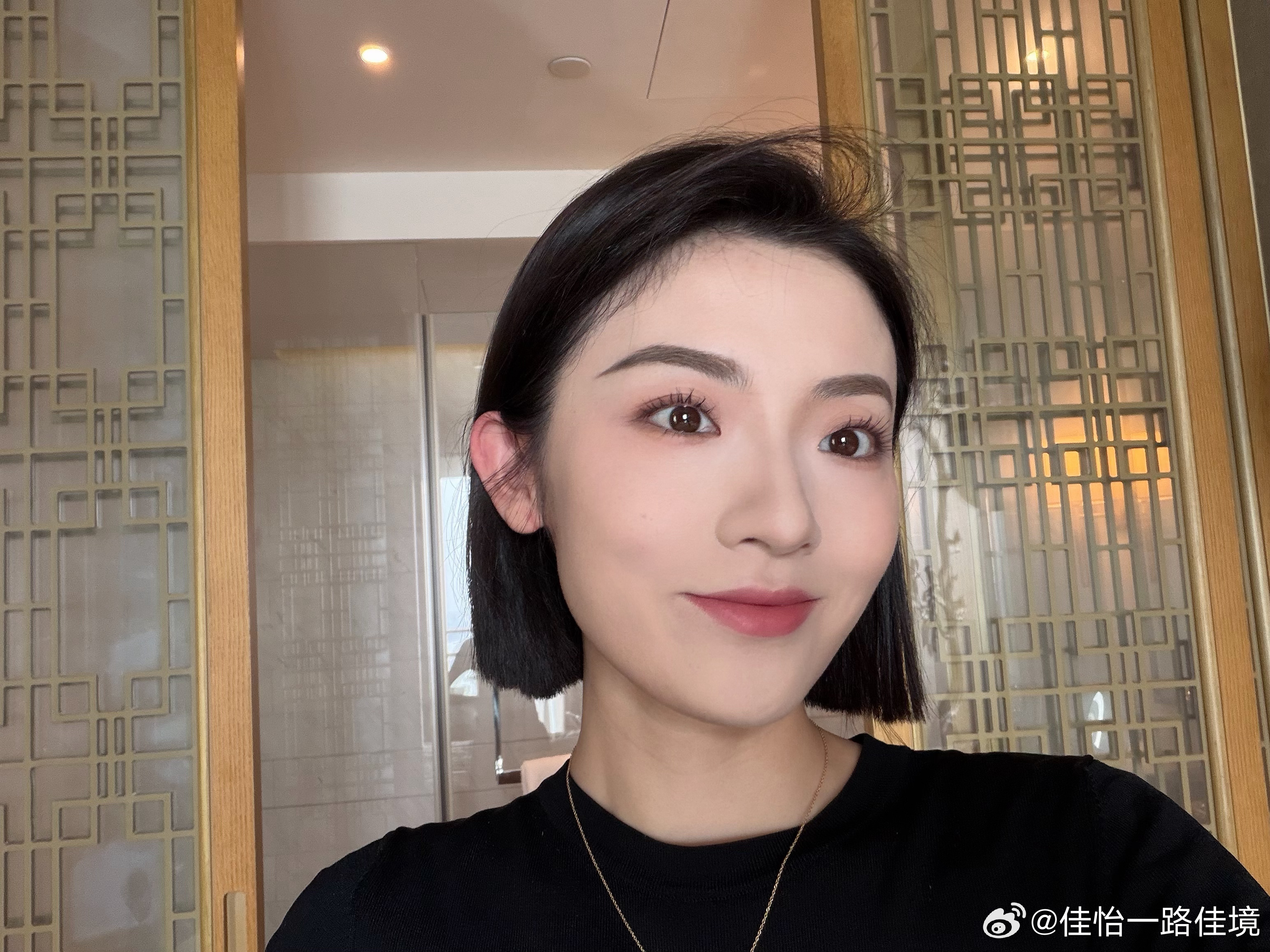 我爸我妈教奶奶用豆包说 有啥事就说：“豆包豆包，请帮我（ ）”奶奶说：那不礼貌吧