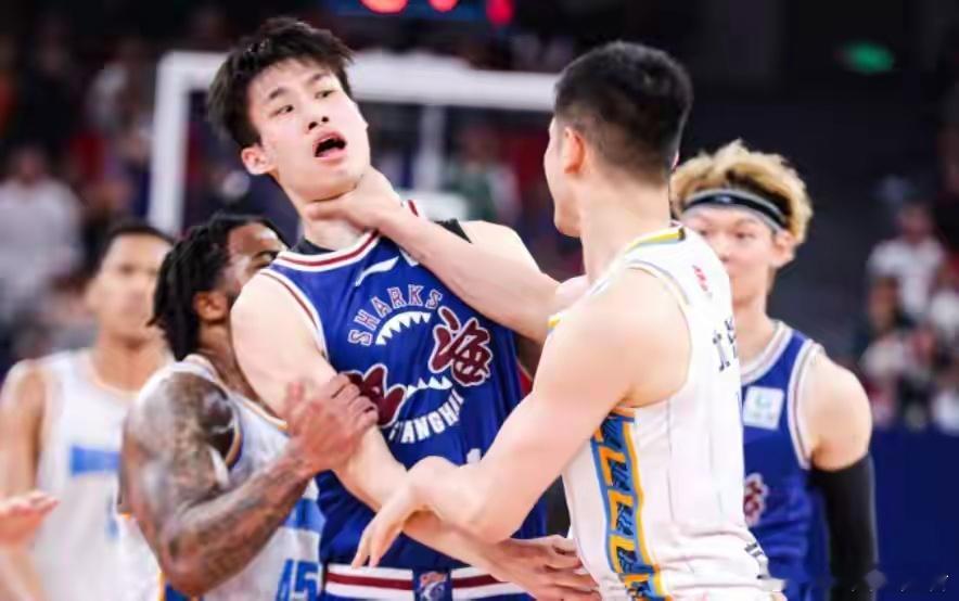 方硕加盟宁波男篮 北京首钢男篮老将方硕要是加盟宁波男篮就好玩了。戴昊一天不得担惊