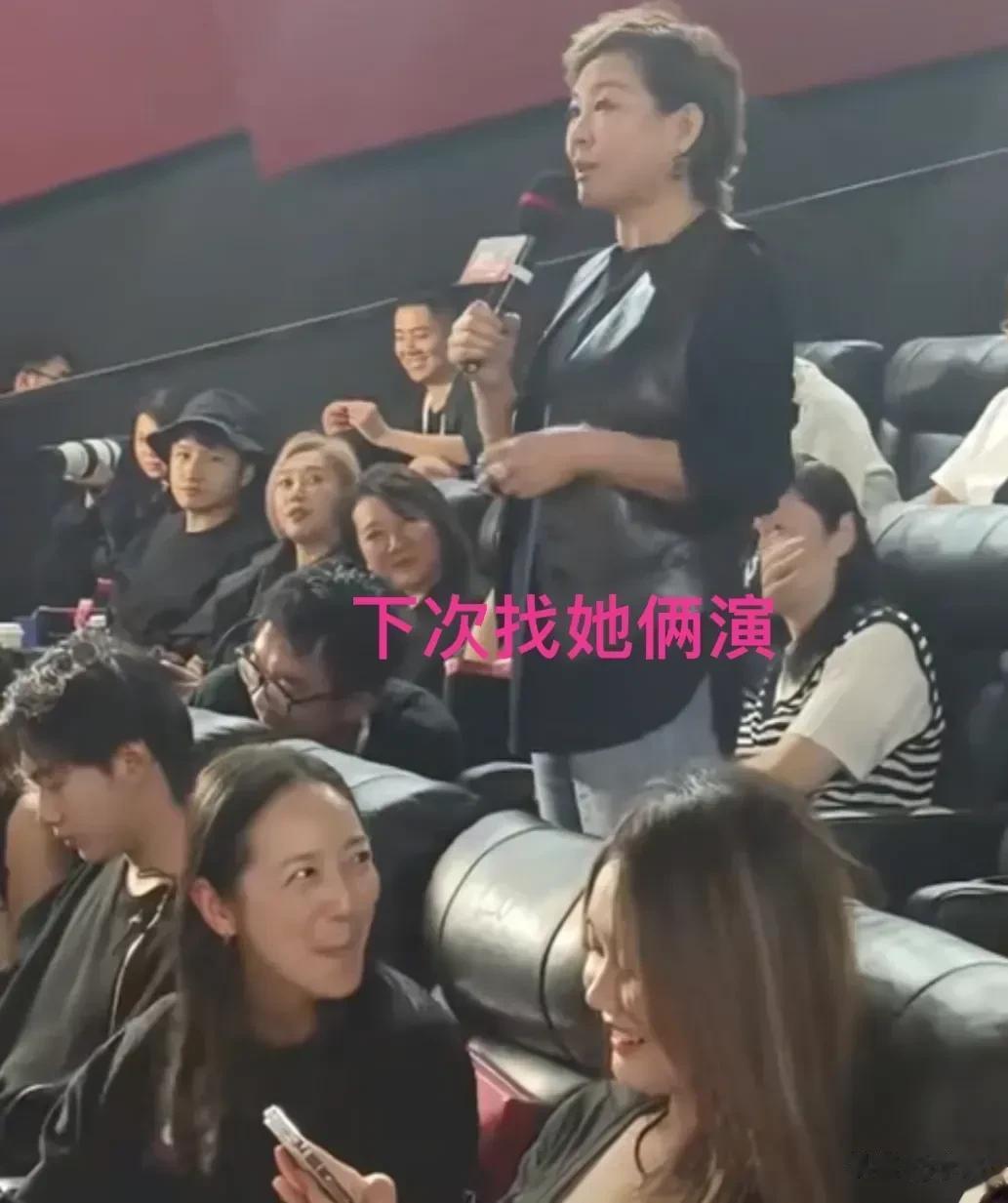 谁能想得到啊！卖嘴的主持人李静，竟然也有讲话崴泥的时候！

9月26日，电影《前