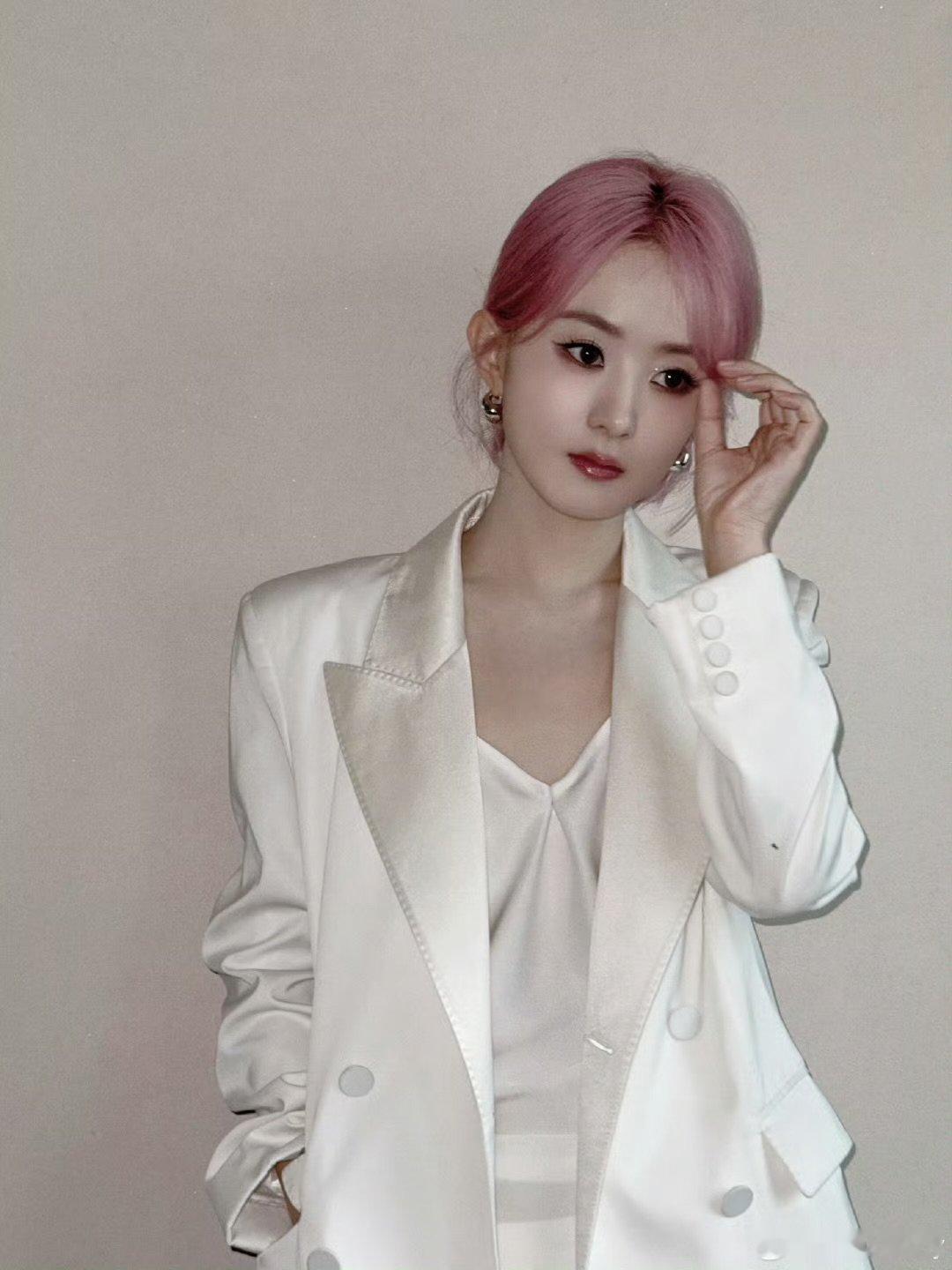 赵丽颖粉发美的好权威赵丽颖美貌是第一生产力轻松美上热搜和分分钟有这么牛逼产出的程